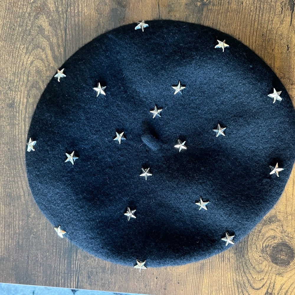 🚨LAST CHANCE🚨 DOLLS KILL • Silver Star Stud Black Beret